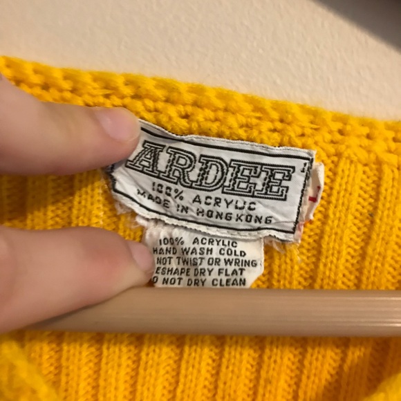 Golden yellow knit acrylic blouse - Picture 4 of 4